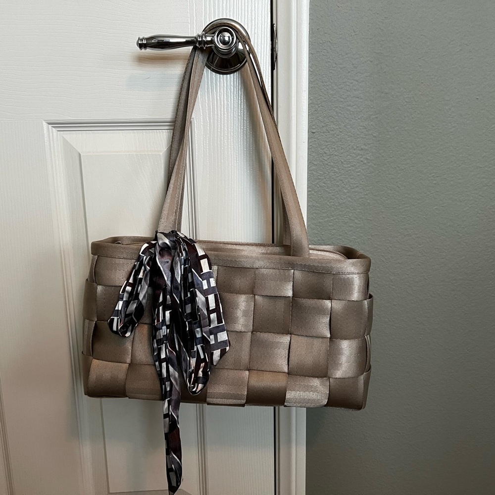Harvey’s Medium Tote